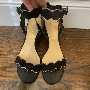 Unisa Scalloped Black and Gold Sandals 7.5
